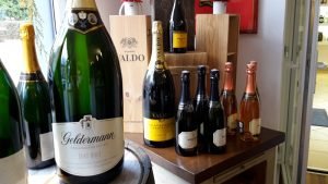 Inn-out Feinkost Catering Spirituosen Silvester anstoßen mit Cremant oder Champagner